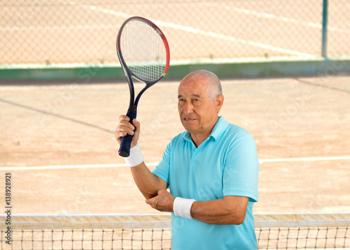 injured tennis sportsman © cunaplus