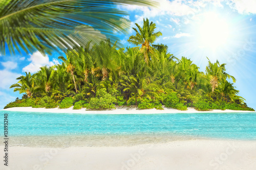 Whole tropical island within atoll in Indian Ocean and blank  sand on a tropical island. © BRIAN_KINNEY