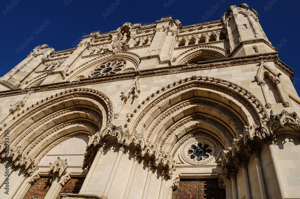 Vista de la fachada de la Catedral de Santa María en Cuenca
