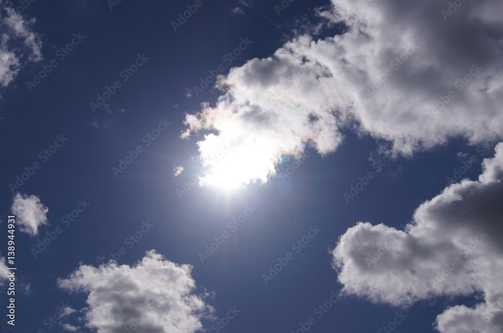 Obraz premium Sonne und Wolken