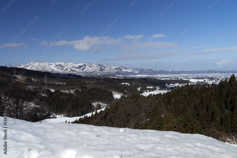 散居村と医王山