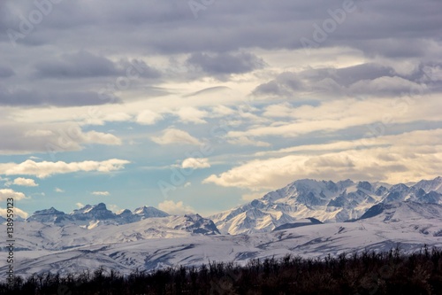 красивый вид на горное ущелье, пейзаж, природа Северного Кавказа © Ivan_Gatsenko
