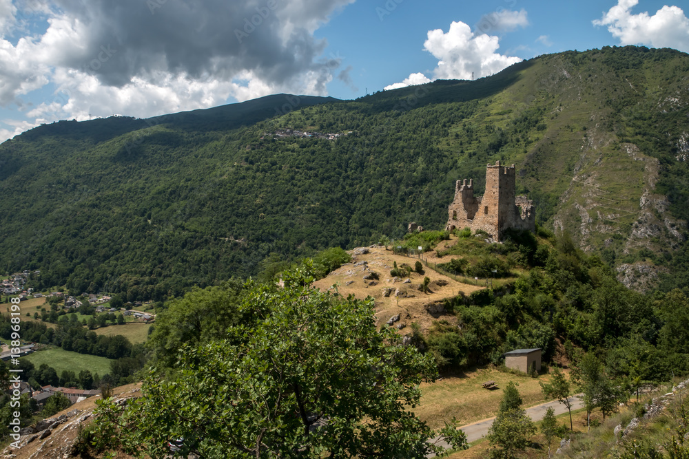 Château de Miglos dans l' Ariège Stock Photo | Adobe Stock