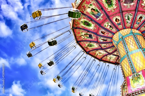 Φωτογραφία Amusement park swing ride