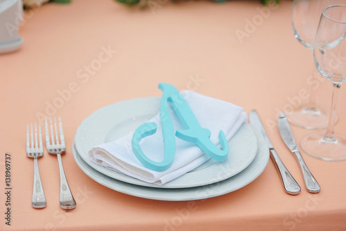 The cute exemple of wedding table serve