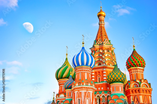 Canvas Print St. Basil's cathedral on the Red Square in Moscow at dusk.