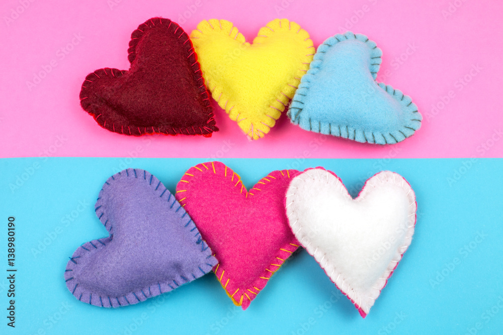 Fototapeta premium Corazones de fieltro