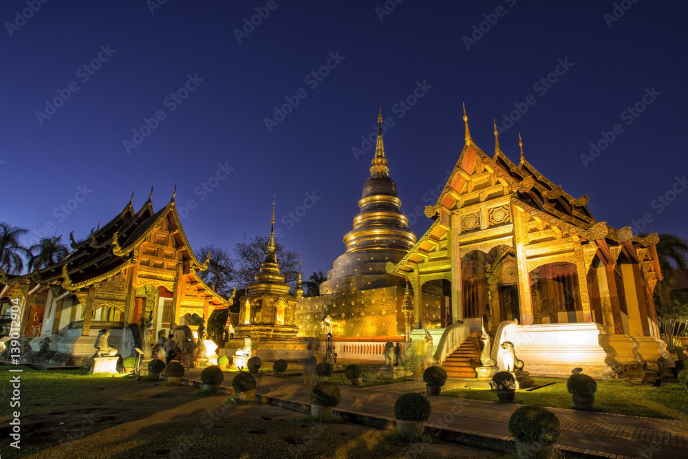 Fototapeta premium Dusk View of the Wat Phra Singh