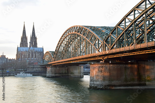 Kölner Dom und Hohenzollernbrücke © hydebrink
