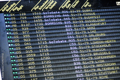 Obraz na płótnie Schedule board at Viennese International Airport at Wien Schwech