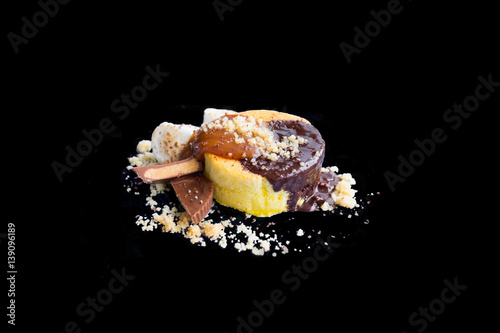 Foto Souffle hot cake with hot chocolate and hot vanilla and mach mellow