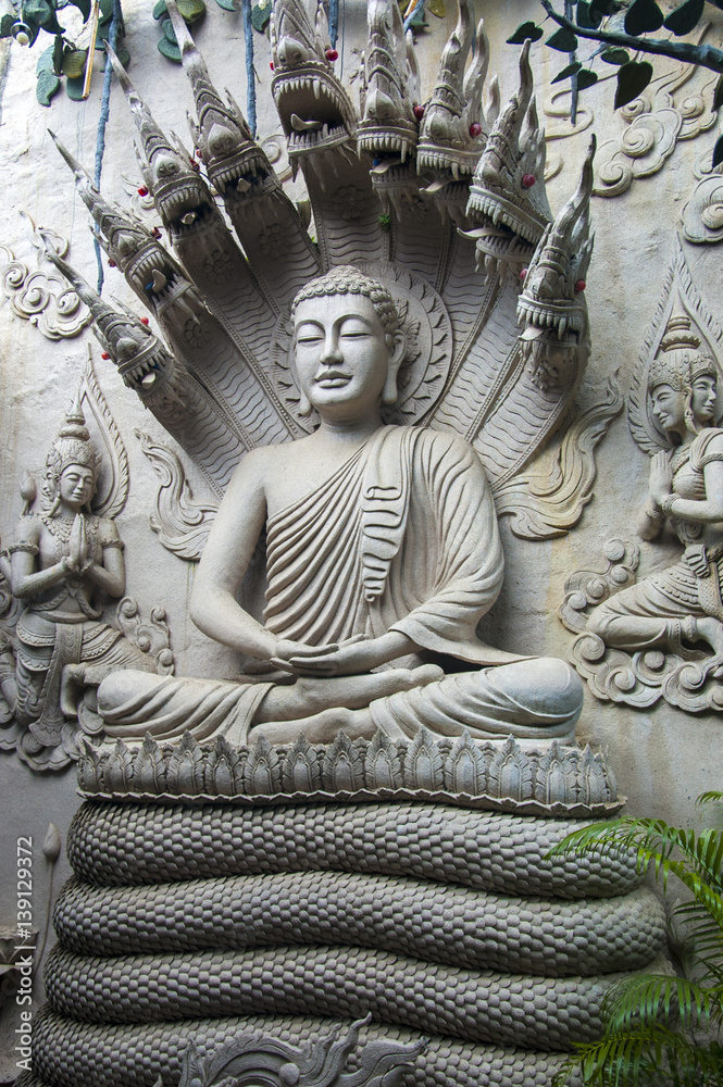 Obraz premium Meditating Buddha Statue on the wall. Vietnam