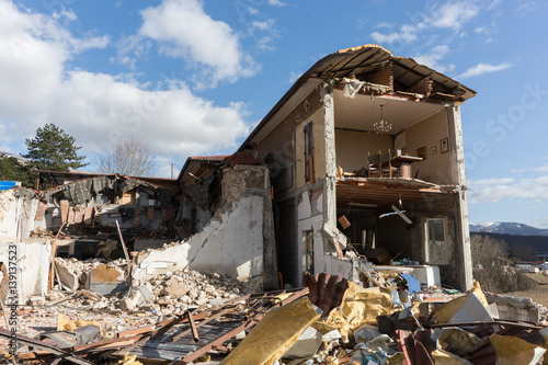 Casa distrutta dal terremoto in Norcia, Italia photo