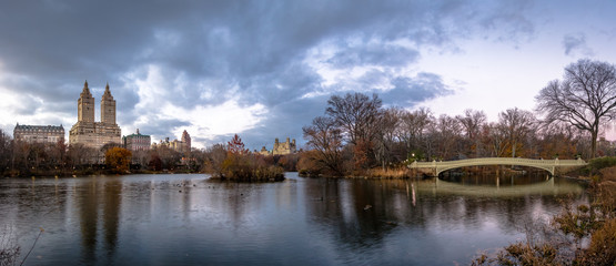 Fototapete New York Bow Bridge im Central Park  © diegograndi