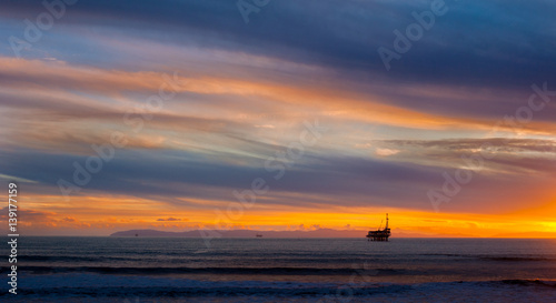 oil rig in sunset © paxphongtrinh