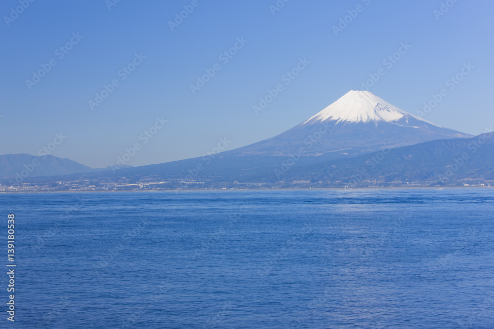 富士山と海