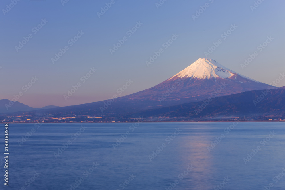 赤い富士山　夕暮れ