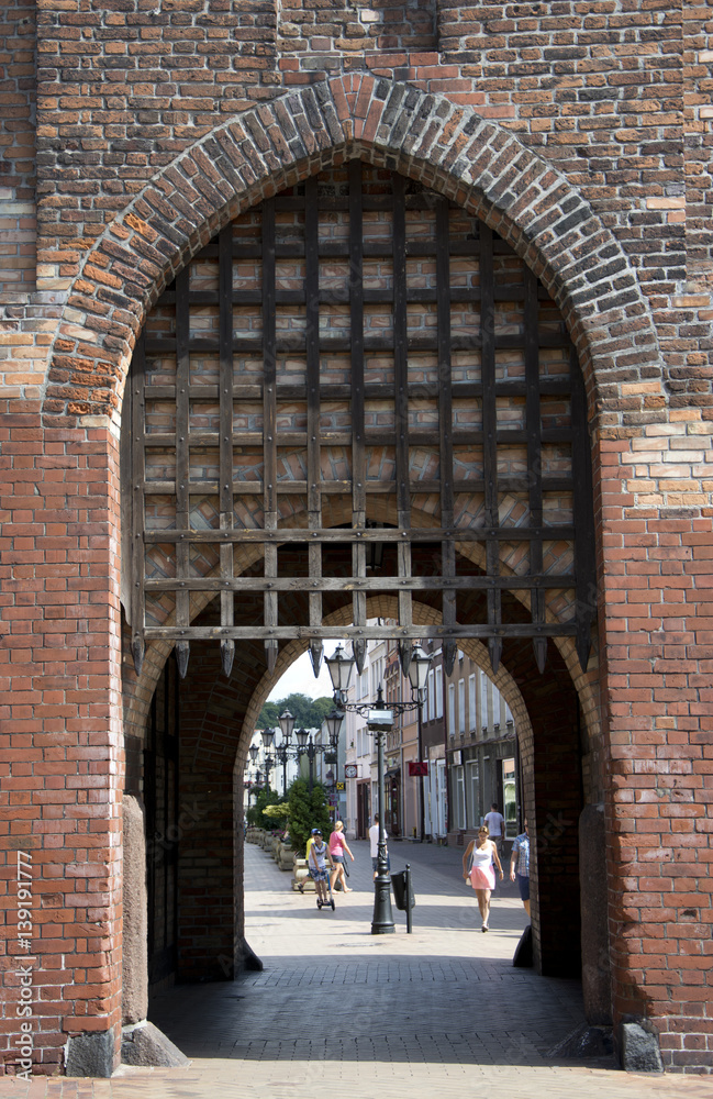 Fototapeta premium Old gate to the old city 