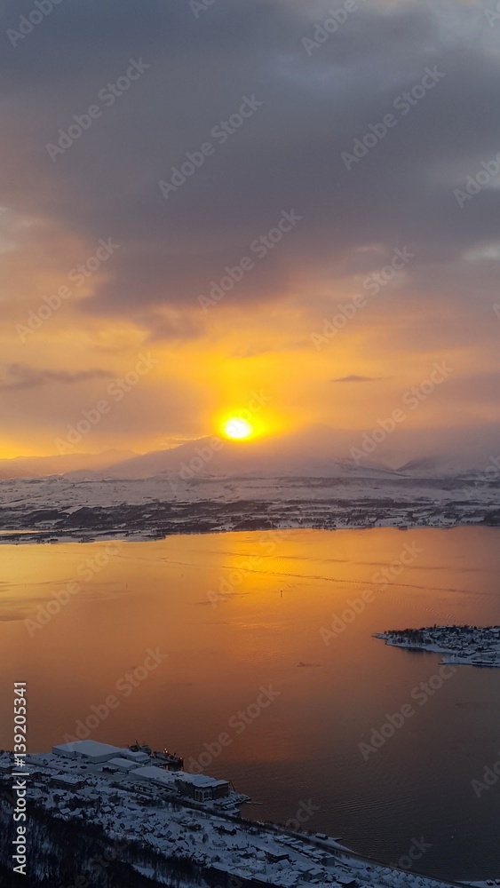 Obraz premium Sonnenuntergang bei Tromsö, Norwegen