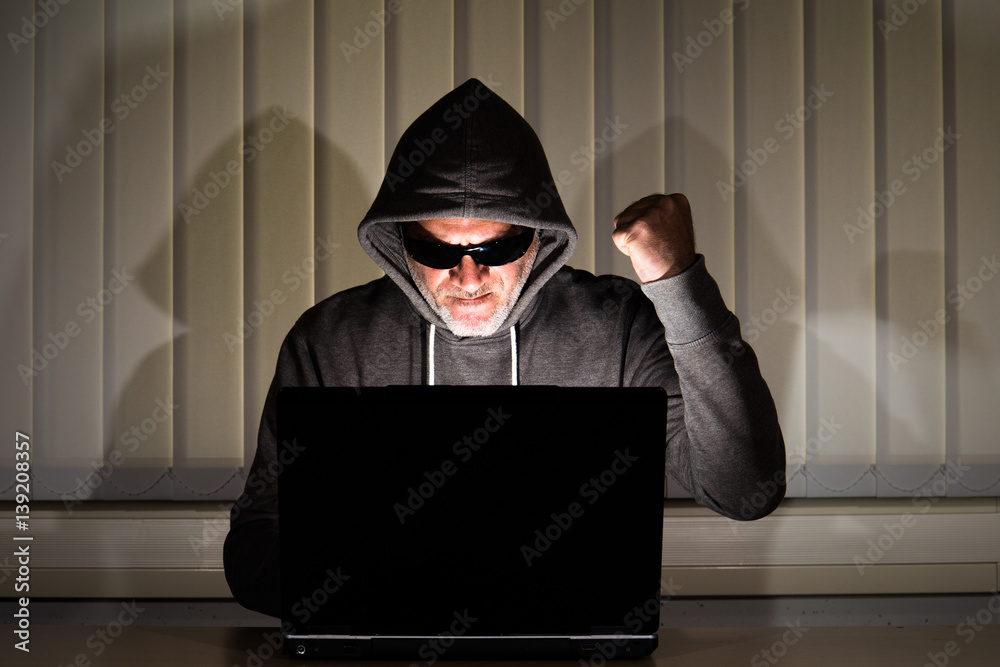 Hacker am Laptop Hacker am Laptop