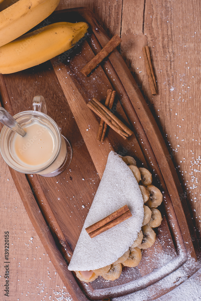 Φωτογραφία Tapioca Banana | Manioc flour pancake with caramelized banana, condensed milk an
