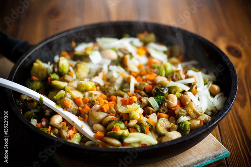 Brussels sprouts roasted with vegetables and beans