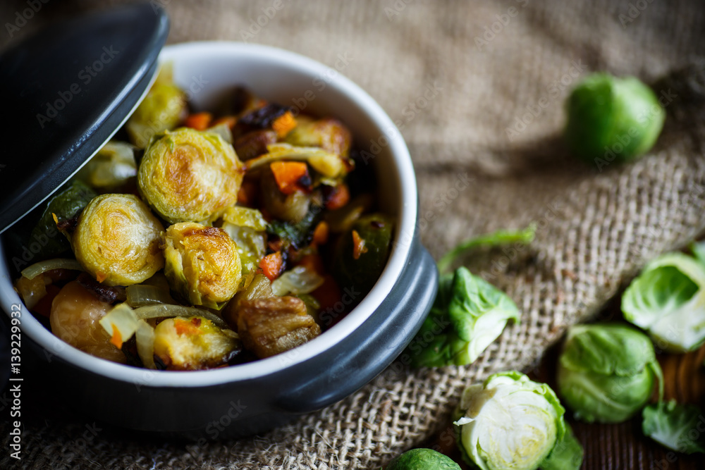Fototapeta premium Brussels sprouts roasted with vegetables and beans