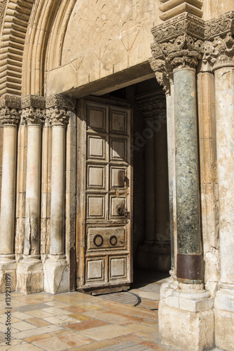 Ворота Храма Гроба господня в Иерусалиме