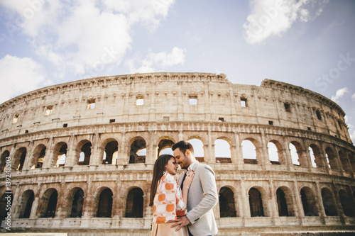 Photography Loving couple in front of the Colosseum in Rome