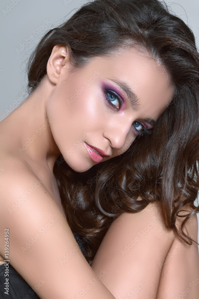 Naklejka premium portrait of a beautiful girl glamorous girl