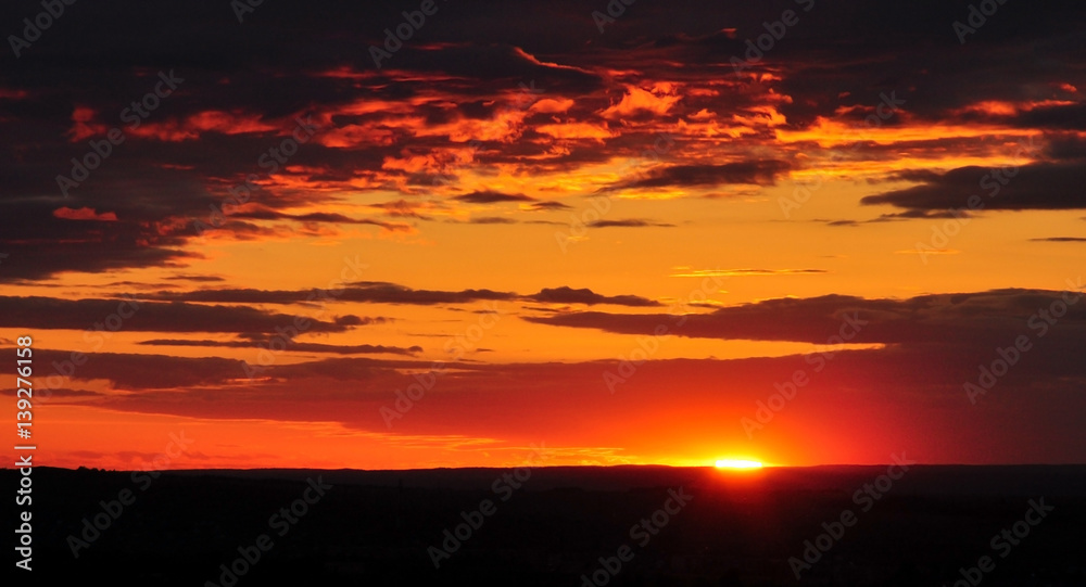 Fototapeta premium dramatic sunset