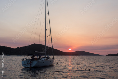 sailing boat sunset © Simone