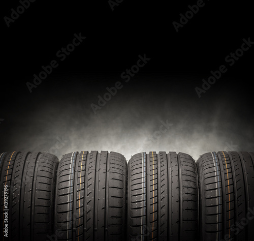 Obraz na płótnie Car tires on a dark background. w salonie