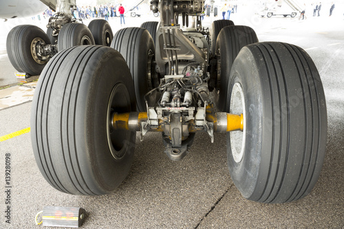Airbus A380 tires © Belish