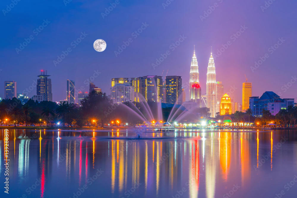 Naklejka premium Night view of Kuala Lumpur city skyline