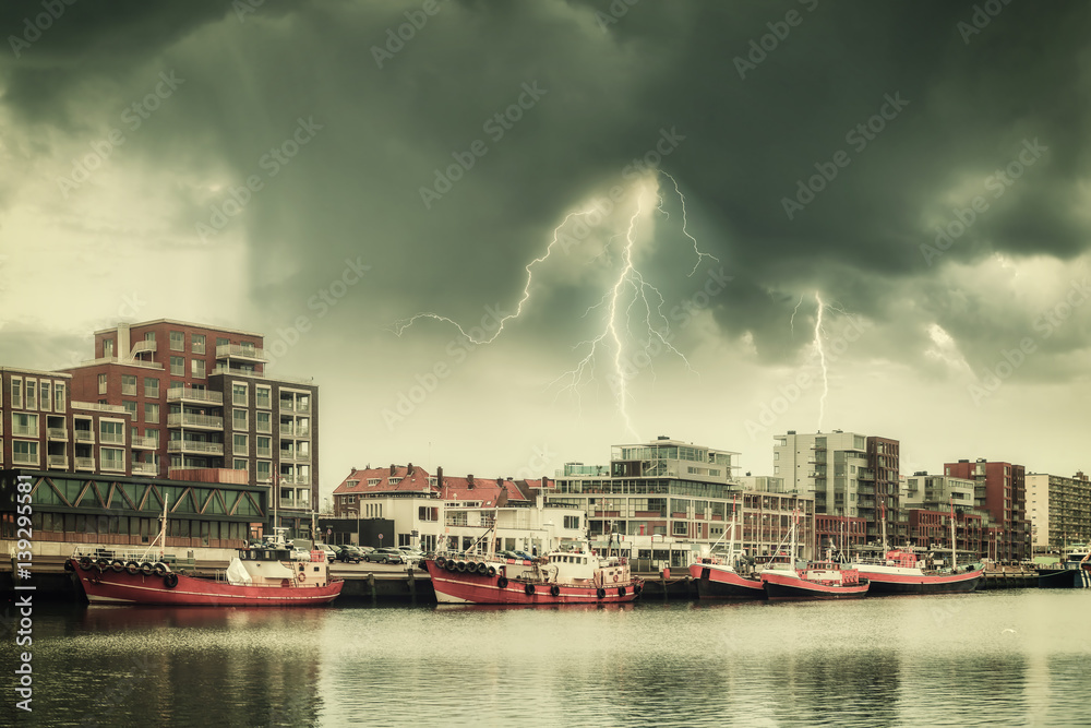 Obraz premium Vintage Landscape with Ships and Lightning
