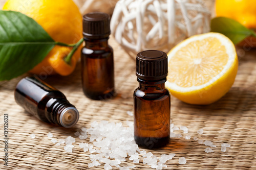 Fototapeta Naklejka Na Ścianę i Meble -   lemon essential oil