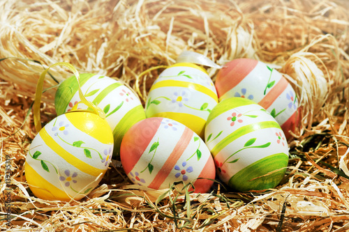 Easter, Ostern, bunte Ostereier im Nest aus Stroh, Textraum, copy space