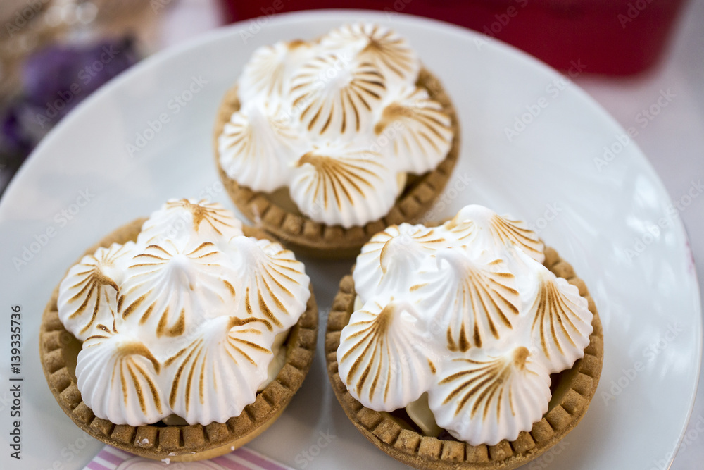 delicious sweet meringue cupcakes desserts delicious sweet meringue cupcakes desserts