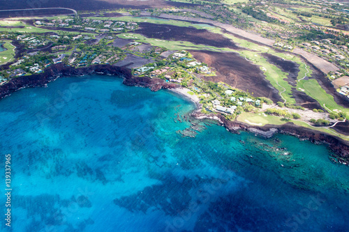 Luftaufnahme der Honokaope Bay an der Westküste von Big Island, Hawaii, USA.