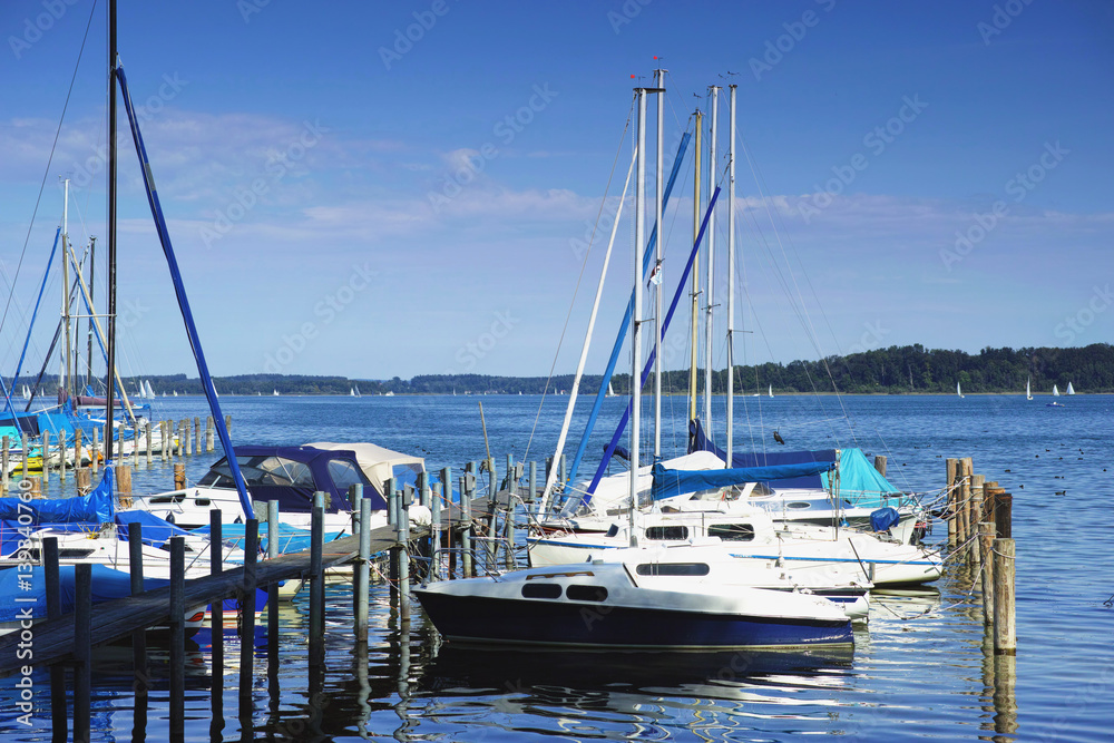 Obraz premium Yachts on lake Chiemsee.