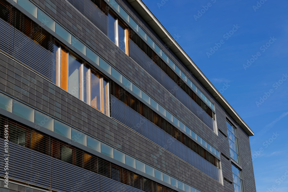 Modernes Bürogebäude - Fassade