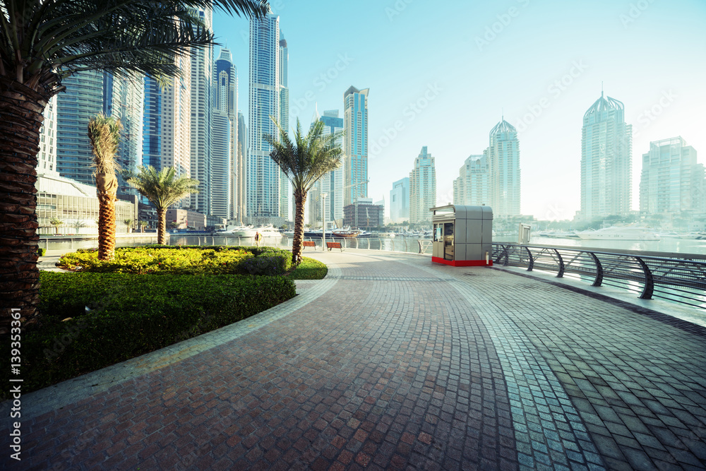Fototapeta premium Dubai Marina at sunrise, United Arab Emirates