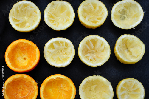 Many half oranges and lemons