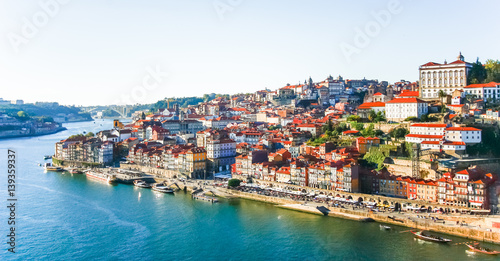 Fototapeta Naklejka Na Ścianę i Meble -  Panorama view across the Douro River, Porto, Portugal