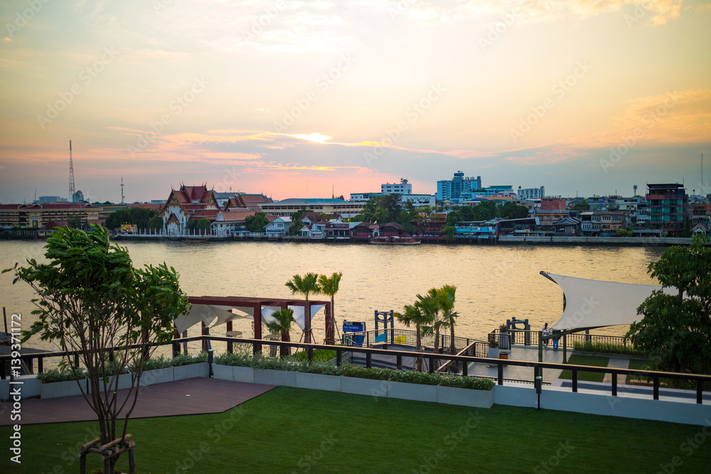 thamaharaj pier in sunset 03