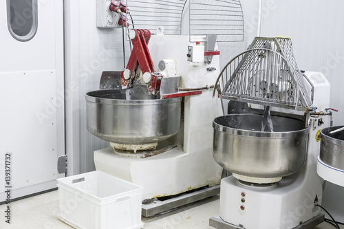 Billede på lærred Machine to knead the bread