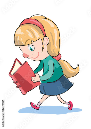 Niña leyendo mientras camina