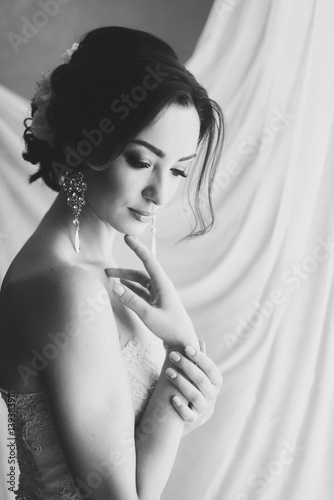 Black and white portrait of a beautiful bride