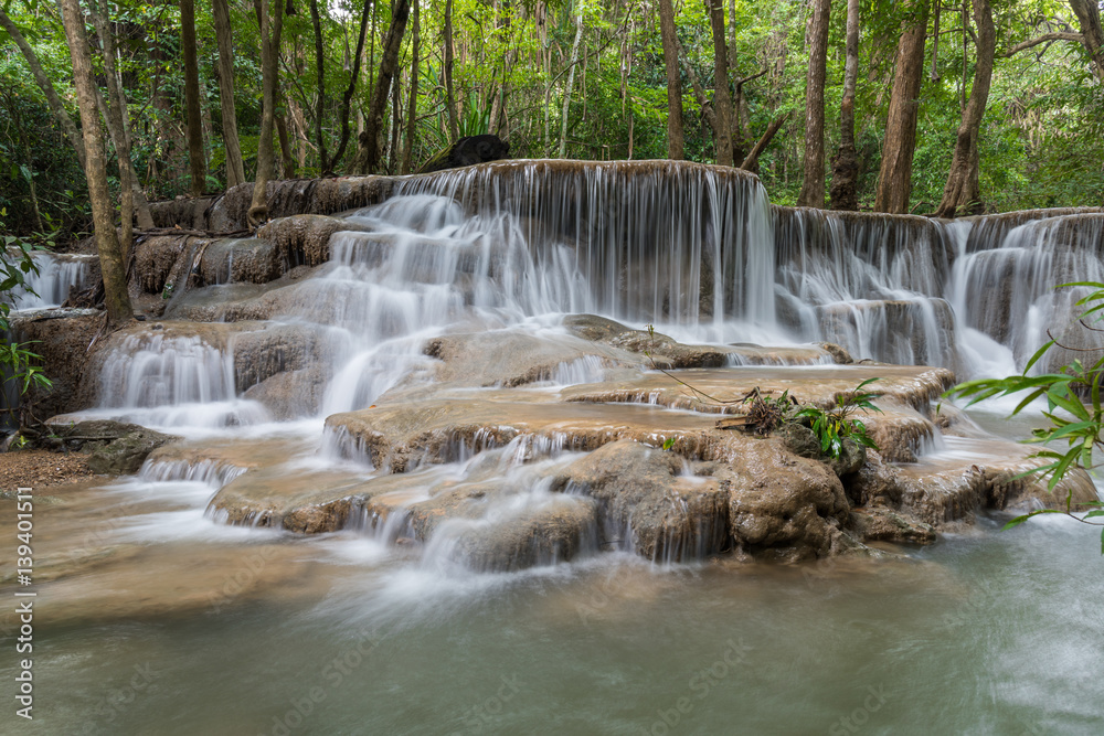 Obraz premium Park Wodospad Huay Mae Kamin